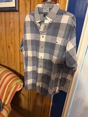 Roundtree & Yorke Blue and White Plaid Button-Down Shirt